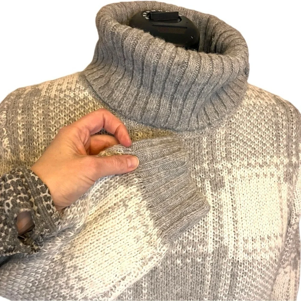 Tommy Hilfiger Soft Wool Blend Chunky Large Scale Plaid Turtleneck - Picture 5 of 11